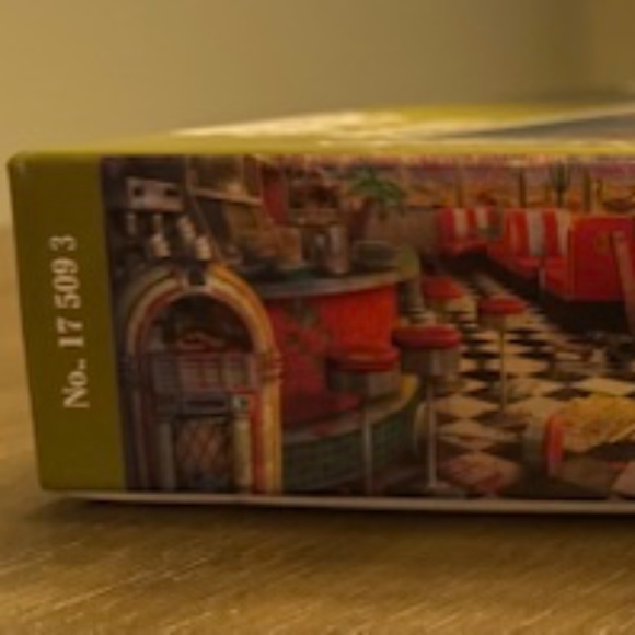 Ravensburger 1000 Piece Puzzle Abandoned Series Decaying Diner - Picture 2 of 3